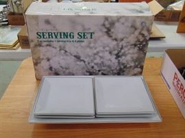 Platnuim trimmed square serving set new in box