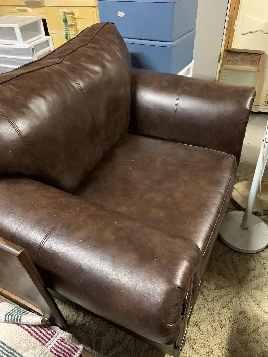 Nice leather set.  There's a couch, chair and love seat.  There are some picks from the cats, but this would be great for a rumpus room.