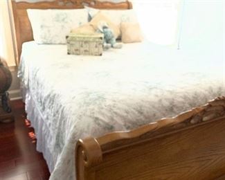 Oak queen sleigh bed. Beautiful bed!