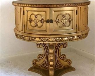 Lot 007
Hollywood Regency Gold Leaf Pedestal Drum Table