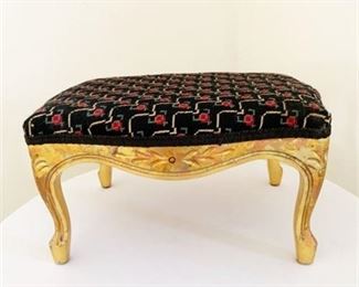 Lot 010-1
Vintage Ladies Petit Pointe Food Stool