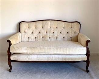 Lot 015
Louis XV Reproduction Style Sette