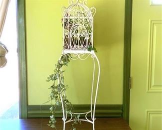 Lot 034
Vintage Metal Scroll Bird Cage on Pedestal