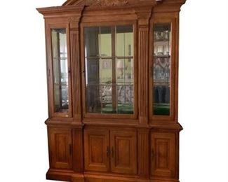 Lot 045
China Cabinet
