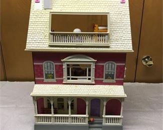 Lot 611
Pink Doll Huse