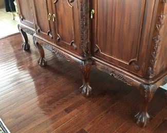 FOOTED BUFFET CHEST