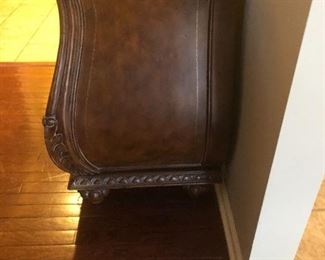 SIDE VIEW BOMBAY CHEST