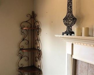 CORNER METAL DISPLAY SHELF