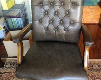 EXECUTIVE HIGH BACK TUFTED OFFICE CHAIR