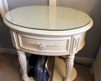 SIDE TABLE/ NIGHT STAND