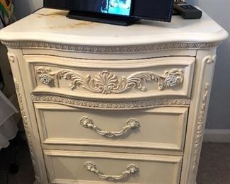 3 DRAWER NIGHT STAND