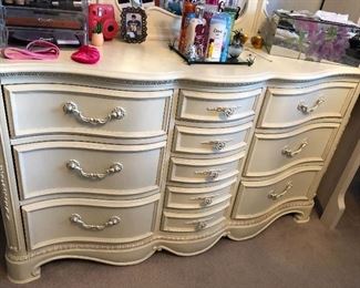 DRESSER CHEST