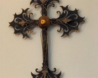 METAL WALL CROSS 