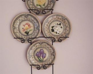 Toyo Set of 4 Decorative Plates