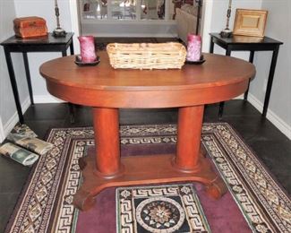 Traditional entry table, small side tables, lamps, 5 x 7 rug