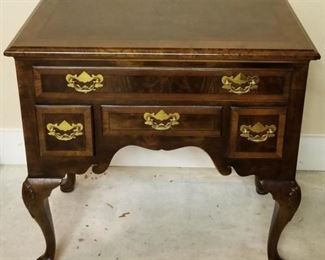 Aston Court by Henredon Side Table/Chest https://ctbids.com/#!/description/share/124849