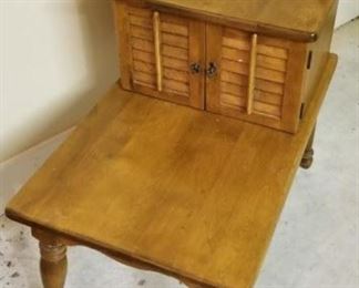 Wooden 2 Tier Side Table – unmarked https://ctbids.com/#!/description/share/124851