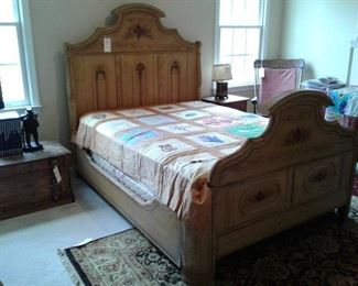 Antique cottage double bed