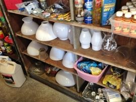 Lamp globes, chimneys