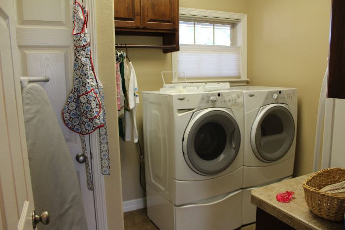 Whirlpool Front Loading Washer And Dryer With Pedestal Drawer