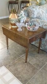 ETHAN ALLEN DROP LEAF SIDE TABLE (1 of 2)