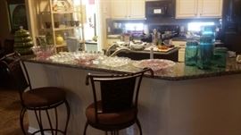 KITCHENWARE & BARSTOOLS