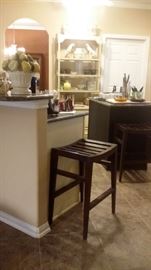 BARSTOOLS & KITCHEN