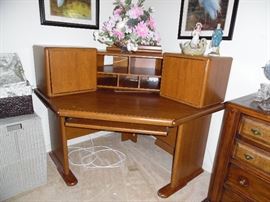 Office desk corner unit