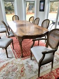 Dining table & area rug 