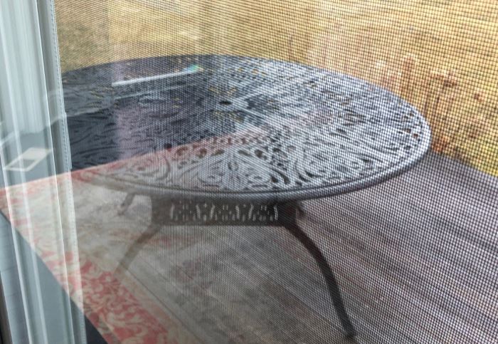 Iron round patio table & chairs 