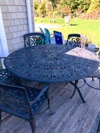 Round iron set with 6 chairs 