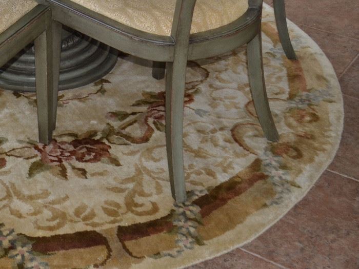 Round hand knotted Oriental rug