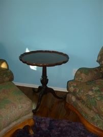 Pie Crust Table