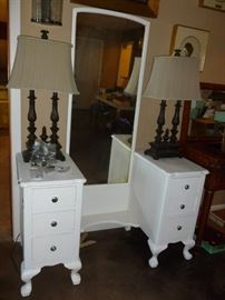 Dressing Table w/Mirror
