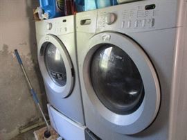 The door on the washer needs repair