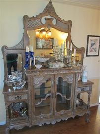 Elegant cabinet