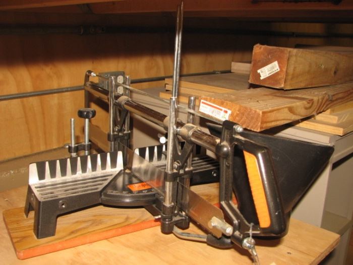 Miter saw and miter box