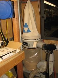 Delta dust collector