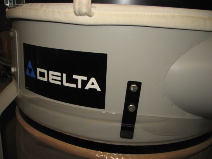Delta dust collector