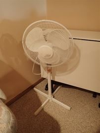 FLOOR FAN