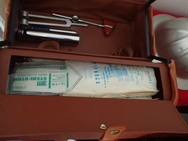 LEATHER DOCTORS BAG WITH ORIGINAL TRAVELING DOCTOR TOOLS