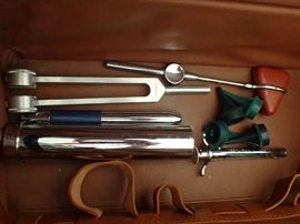 LEATHER DOCTORS BAG WITH ORIGINAL TRAVELING DOCTOR TOOLS