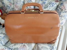 LEATHER DOCTORS BAG WITH ORIGINAL TRAVELING DOCTOR TOOLS