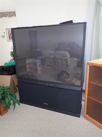 HITACHI LARGE TV