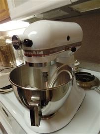 KITCHENAID WITH ACCESSORIES