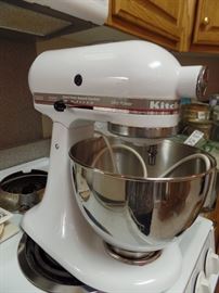 KITCHENARD MIXER W/ ACCESSORIES