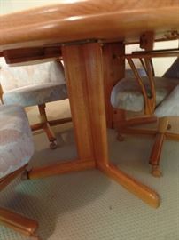 OAK TABLE WITH LEAVES AND 6 CHAIRS ON WHEELS - CAPTIAN CHAIRS HAVE OAK ARMS