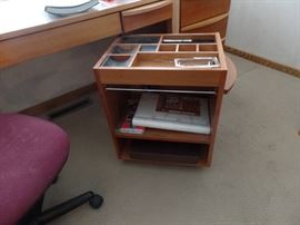 DESK / PULL OUT STORAGE ON WHEELS / FILE CABINET