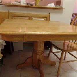 OAK TABLE & CHAIRS & CORNER BENCH WITH STORAGE