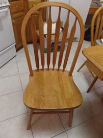 OAK TABLE & CHAIRS & CORNER BENCH WITH STORAGE